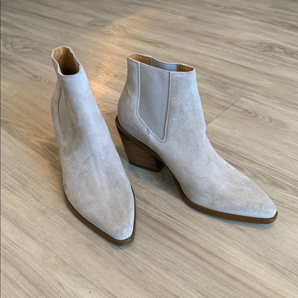 Elegant Light Grey Suede Ankle Boots